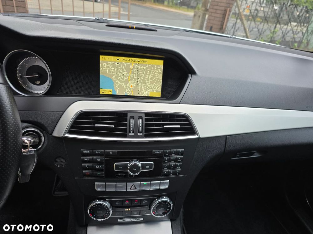 Mercedes-Benz Klasa C 200 CDI BlueEff Avantgarde - 28