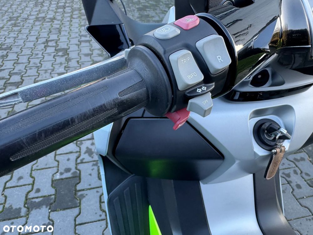 BMW CE 04 - 27