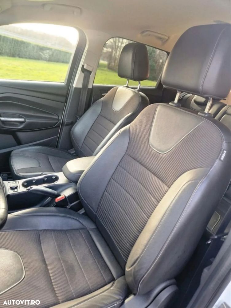 Ford Kuga 2.0 TDCi Powershift 4WD Titanium - 5