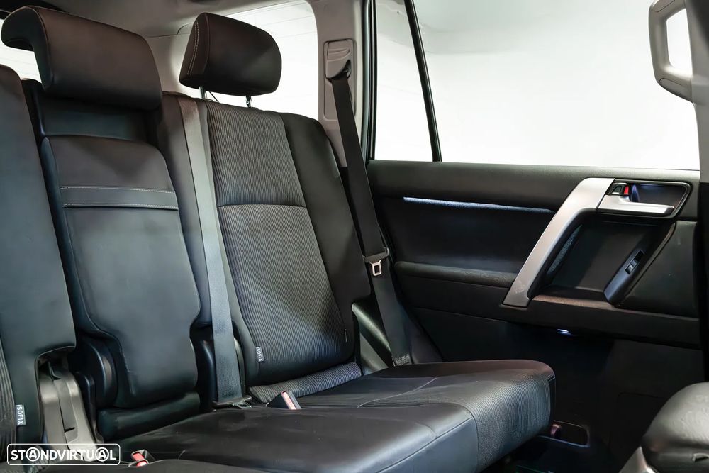Toyota Land Cruiser Prado - 11