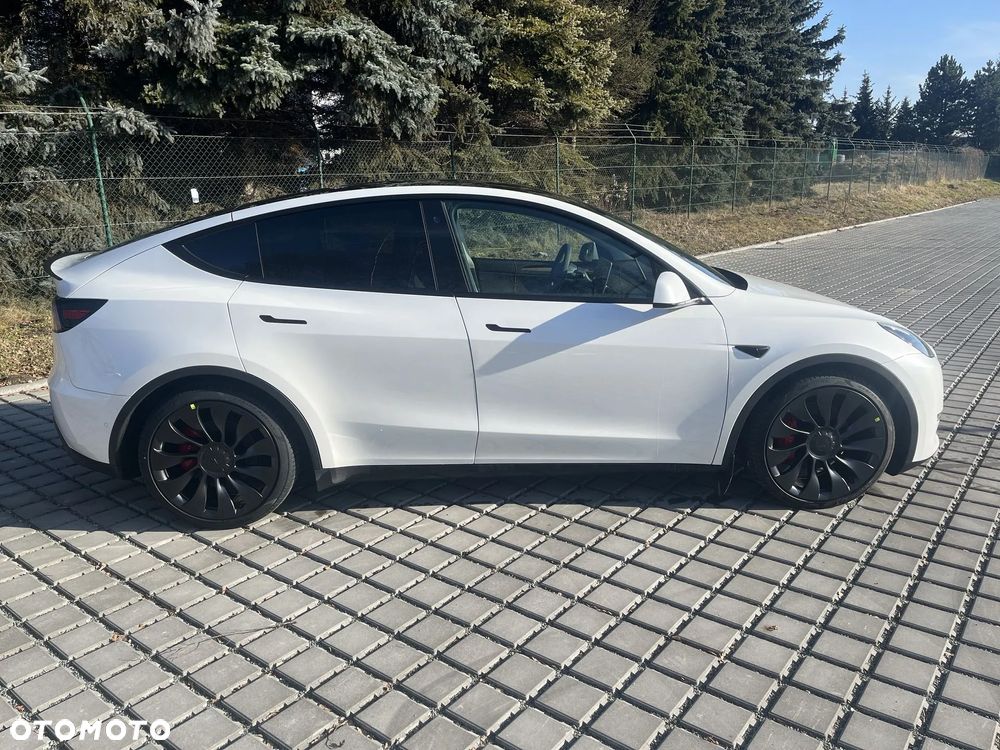 Tesla Y Performance AWD - 6
