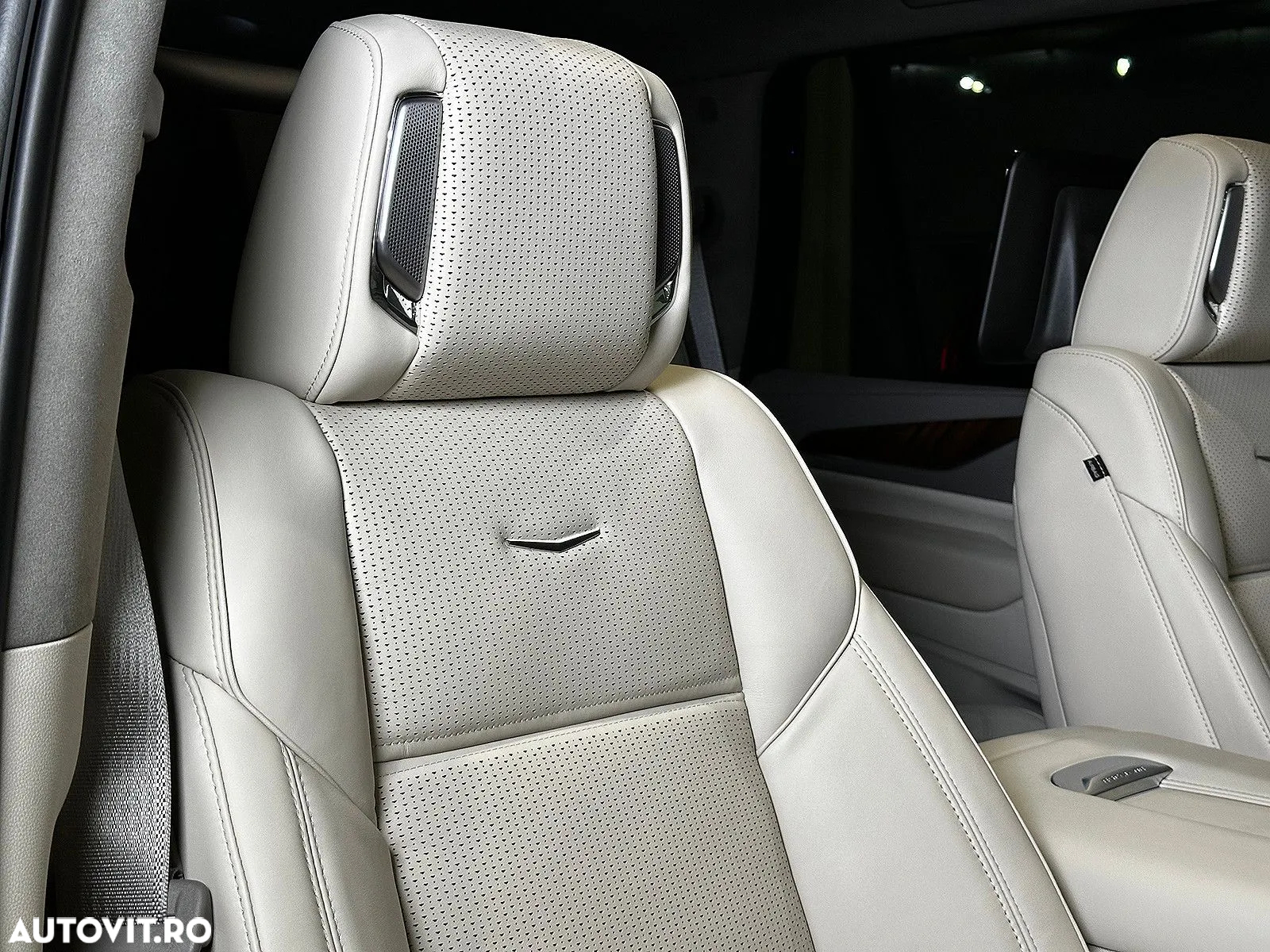 Cadillac Escalade - 11