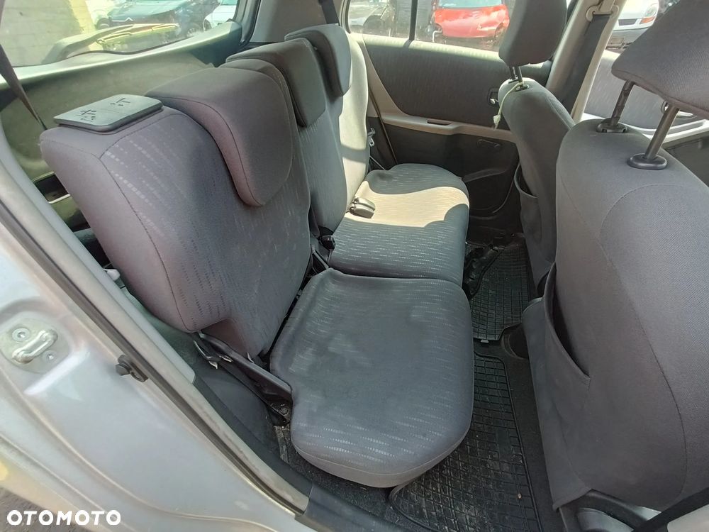 TOYOTA YARIS II 05-11 LIFT 2009 r. 5D HB fotel kierowcy i pasażera + kanapa tylna * - 6
