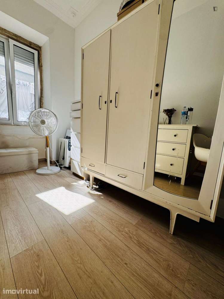 Quarto - localizado em Arroios Lisbon - Grande imagem: 3/8
