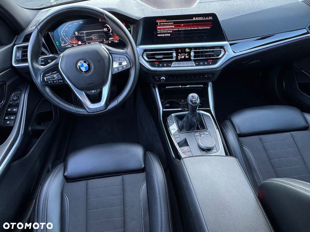 BMW Seria 3 320d Sport Line - 30