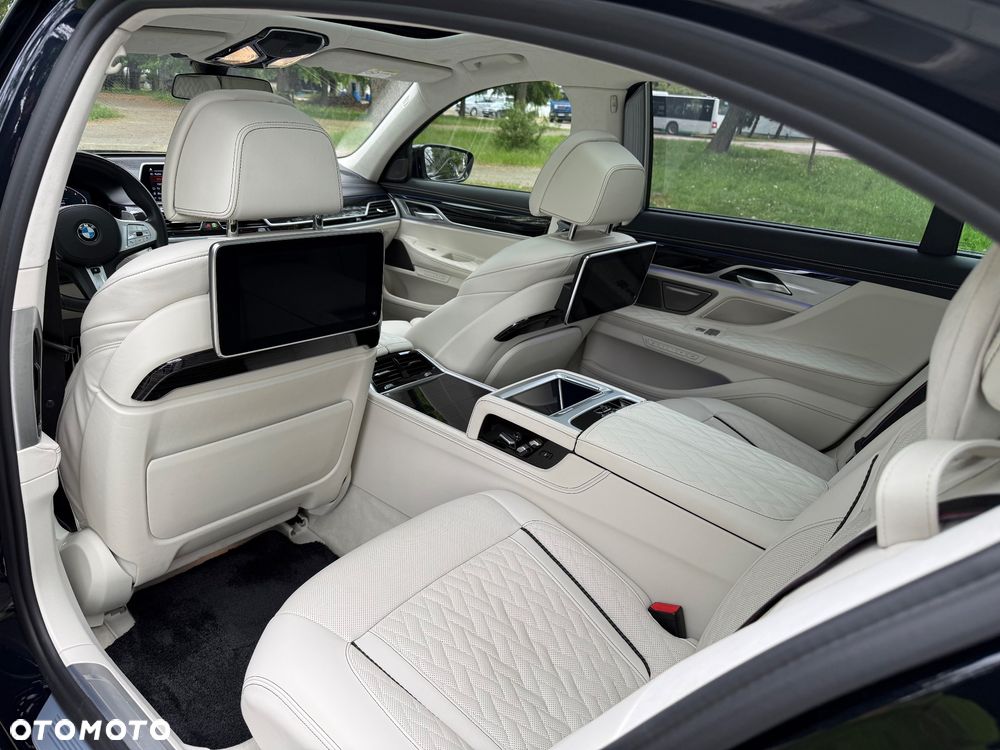 BMW Seria 7 750Li xDrive sport - 28