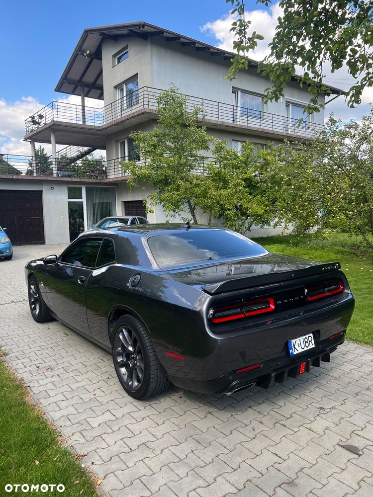 Dodge Challenger 6.4 Scat Pack - 24