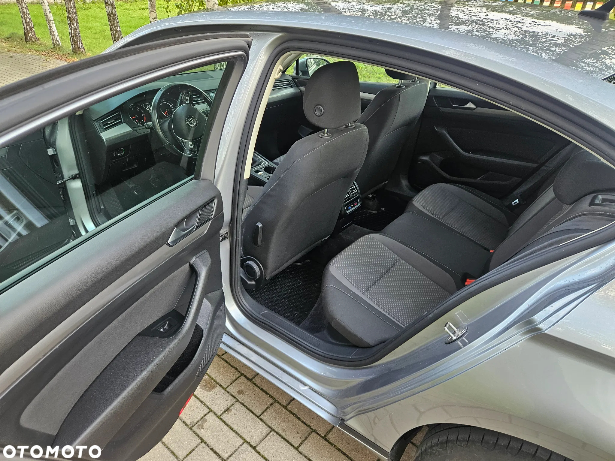 Volkswagen Passat - 11