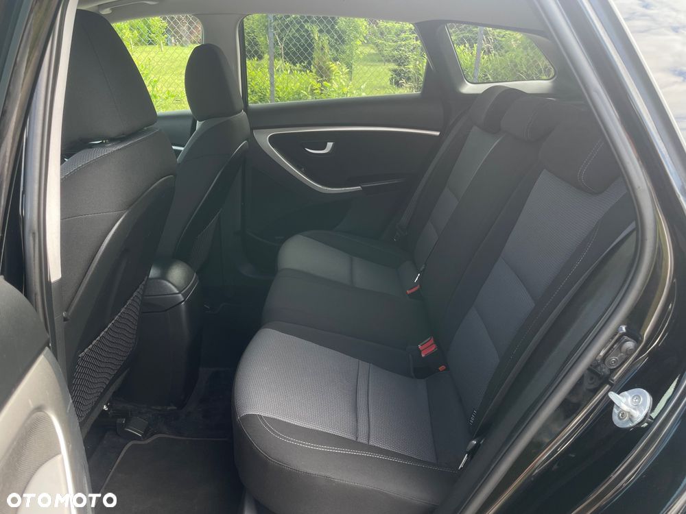 Hyundai i30 blue Kombi 1.6 CRDi Passion - 11
