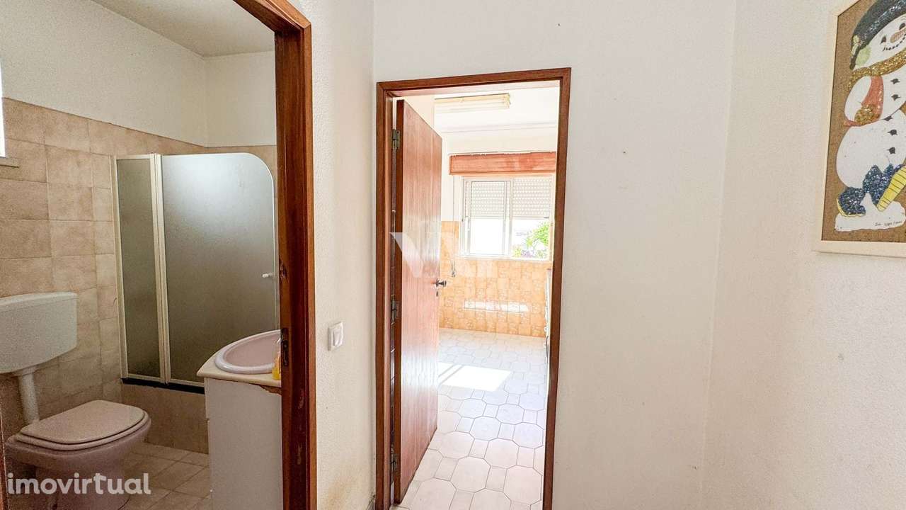 Oportunidade de Renovação no Centro de Loulé – Moradia com Terraço e A - Grande imagem: 5/34