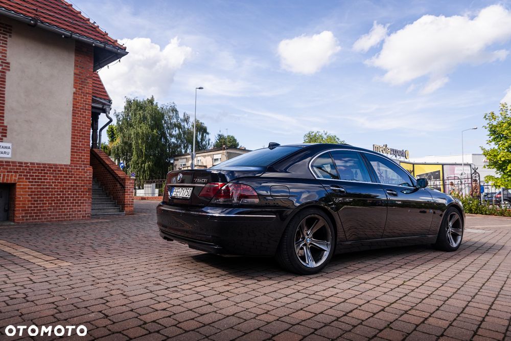 BMW Seria 7 750i - 6