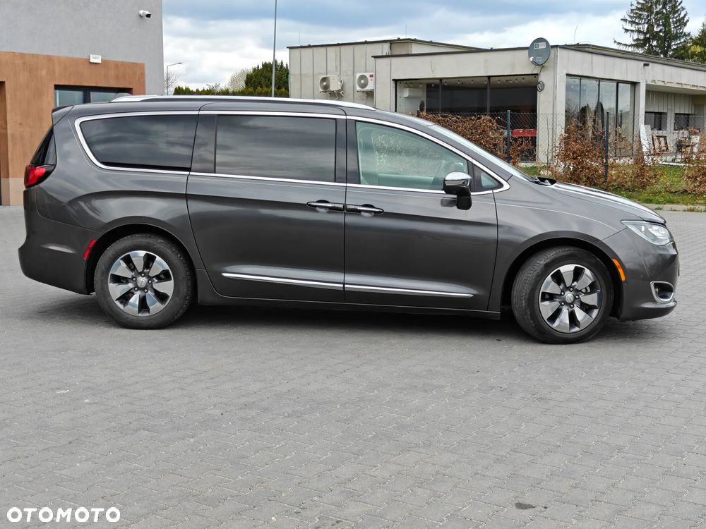 Chrysler Pacifica - 3