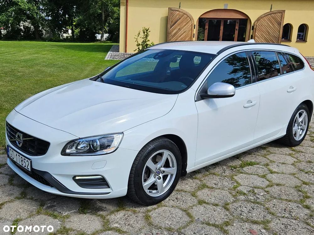 Volvo V60 T3 Momentum - 1