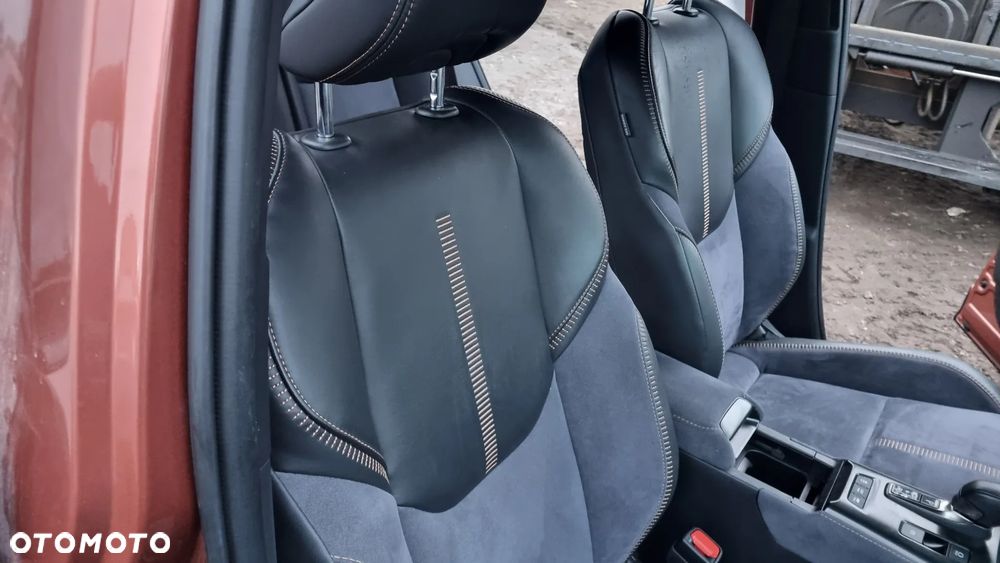 Lexus LBX FWD Elegant Black Edition - 19