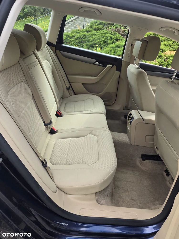 Volkswagen Passat 1.6 TDI BlueMotion Technology Comfortline - 16