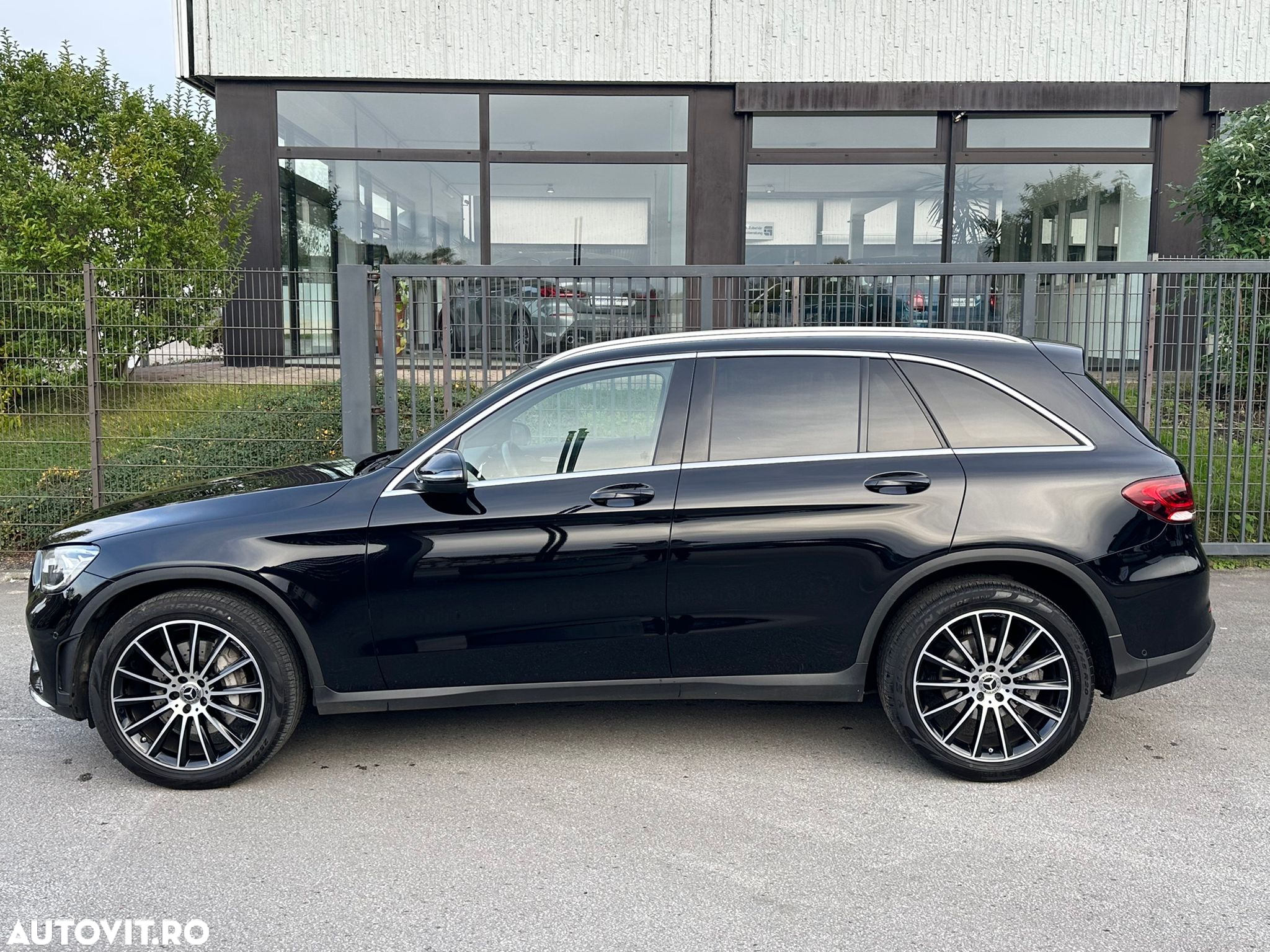 Mercedes-Benz GLC 300 4MATIC - 3