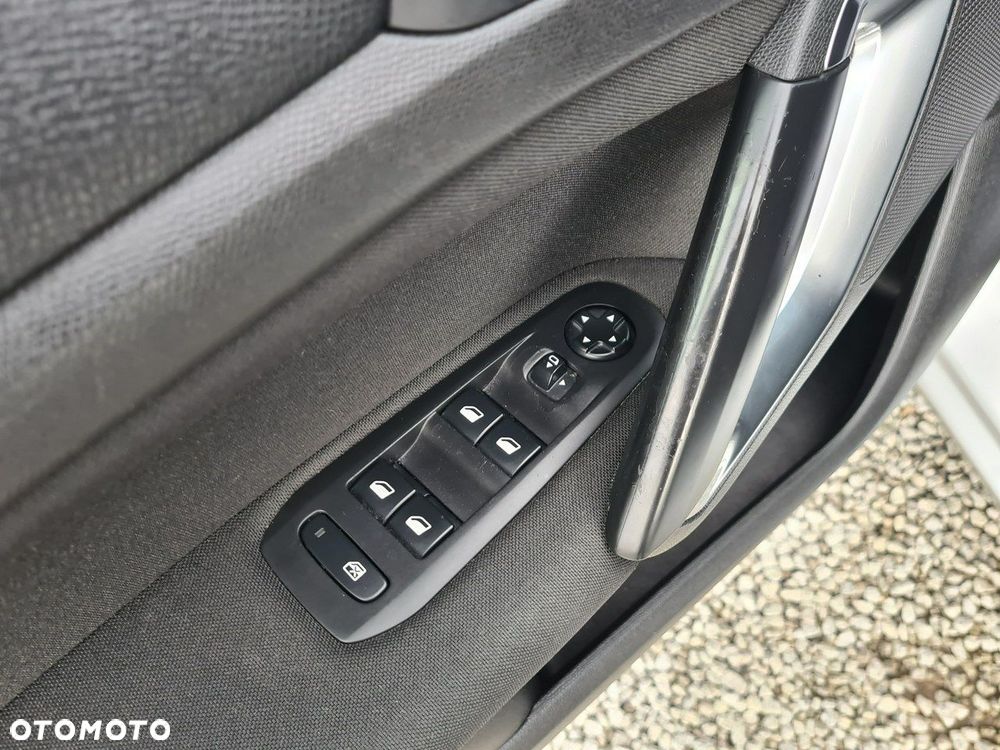 Peugeot 308 1.2 PureTech Allure S&S - 32