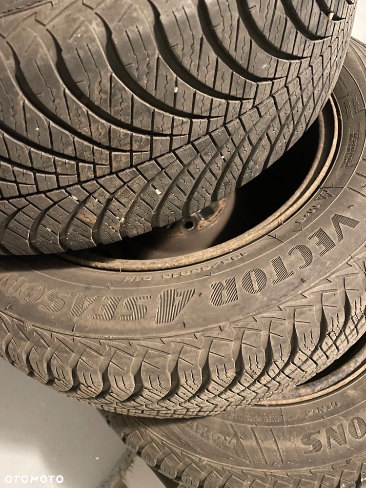 Toyota felgi stalowe 15” z oponami Good Year sezonówki, TPMS, kołpaki, nakrętki. - 5
