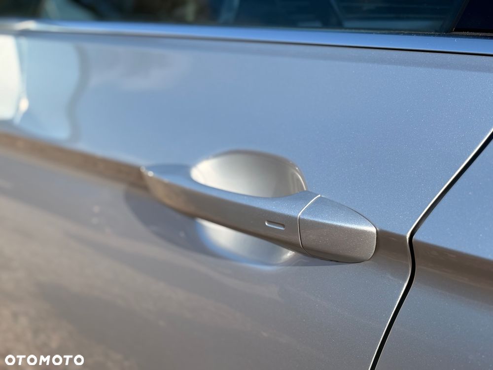 Volkswagen Passat 2.0 TDI EVO Elegance DSG - 9