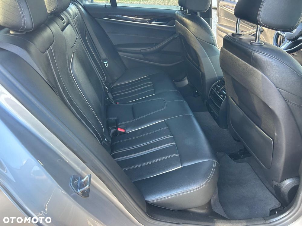 BMW Seria 5 530i xDrive M Sport sport - 24