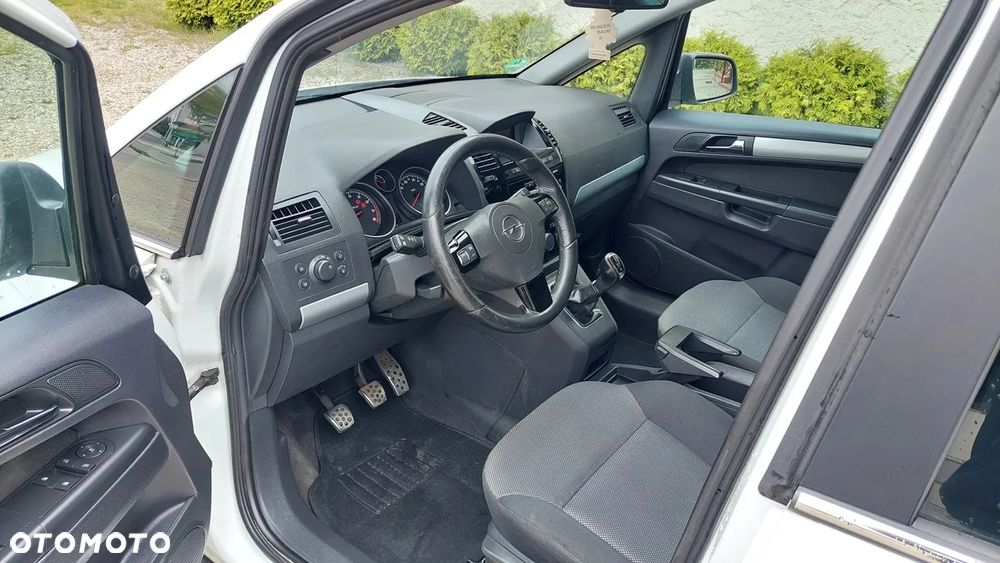 Opel Zafira - 10