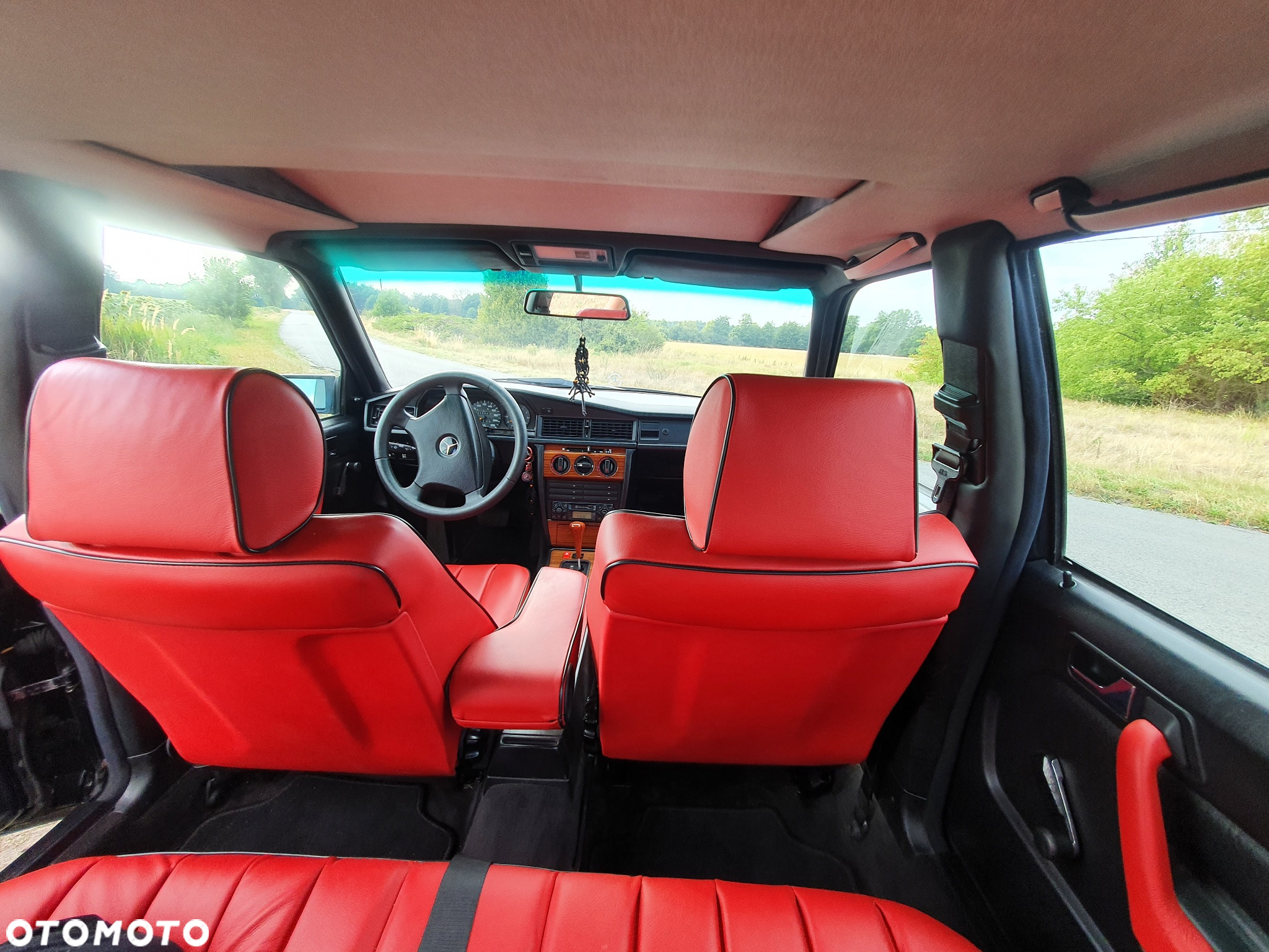 Mercedes-Benz W201 (190) - 12