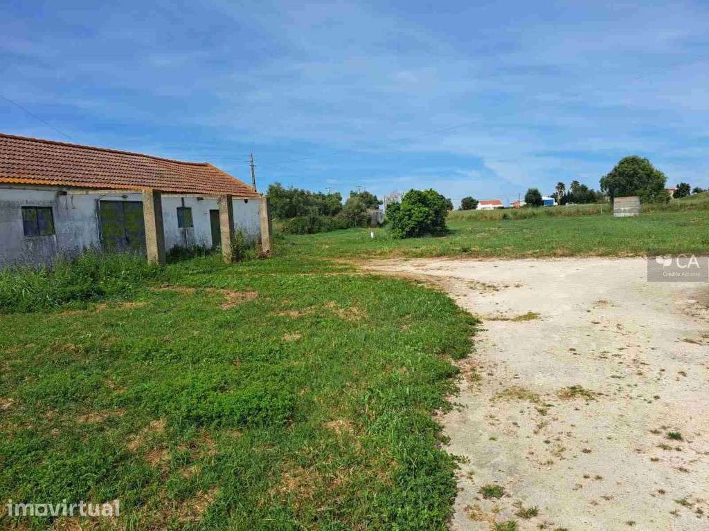 Armazém com 373m2 de área bruta de construção e terreno com 4142 m2... - Grande imagem: 4/5