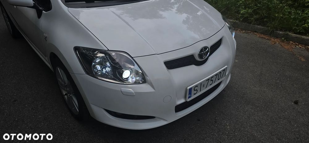Toyota Auris 2.2 D-4D D-CAT - 10