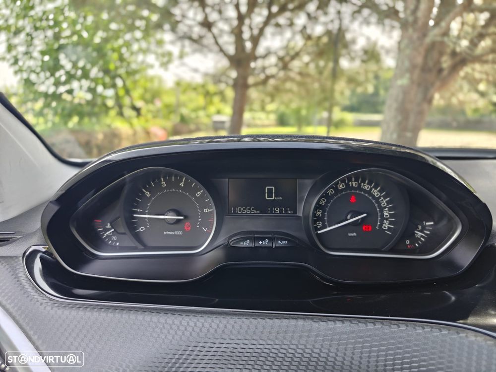 Peugeot 2008 1.2 PureTech Style - 32