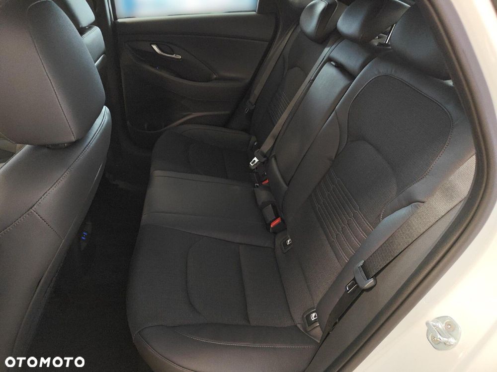 Hyundai i30 1.5 T-GDI 48V Smart - 17