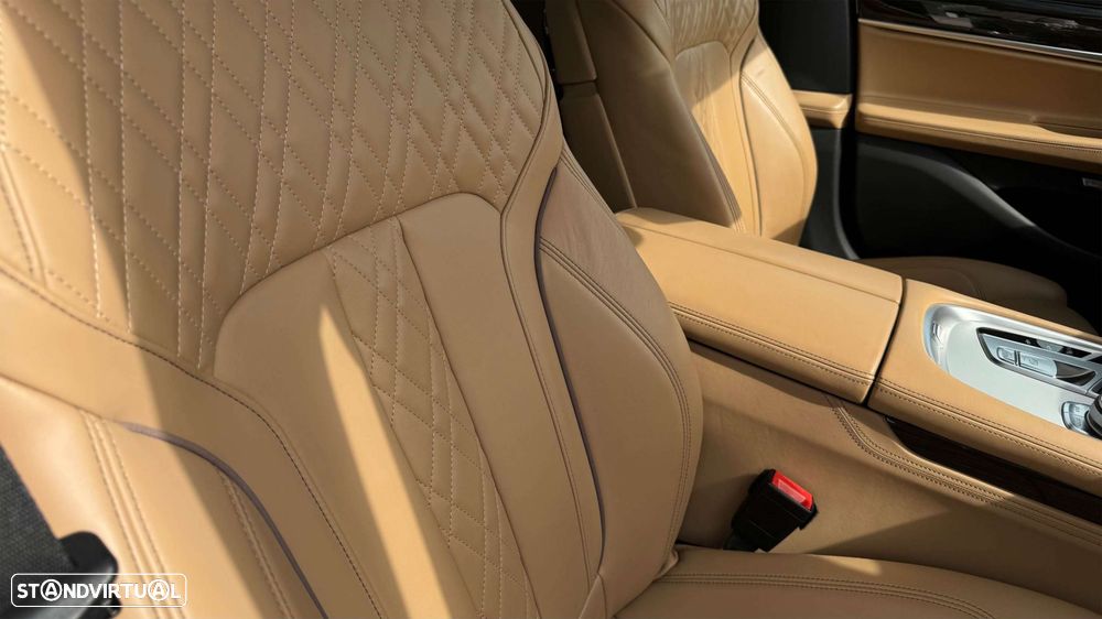 BMW 740 d xDrive Pack M - 14