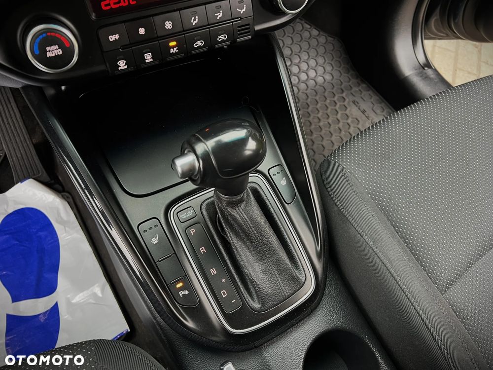 Kia Carens 1.7 CRDi L 7os 7DCT - 32