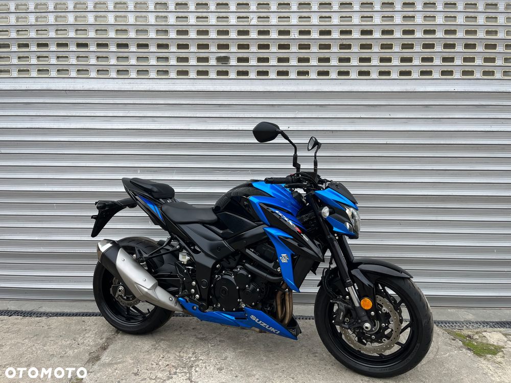 Suzuki GSX - 24