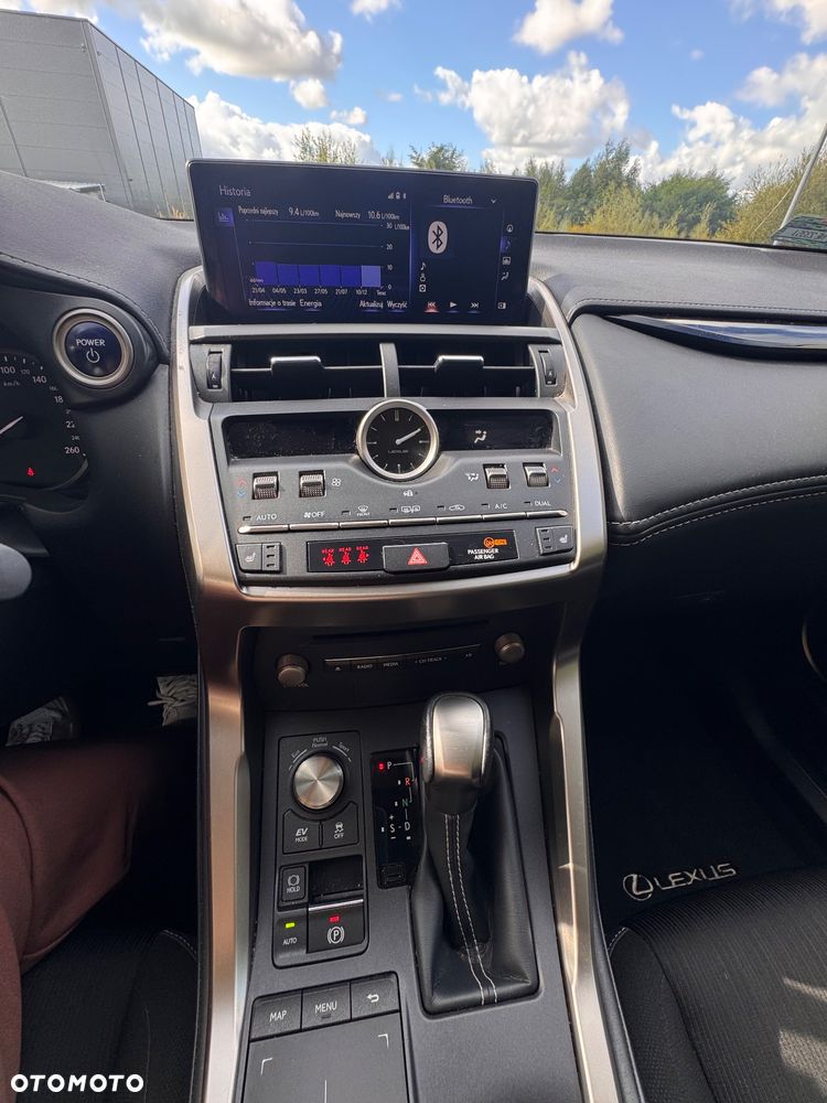 Lexus NX 300h Elegance AWD - 24