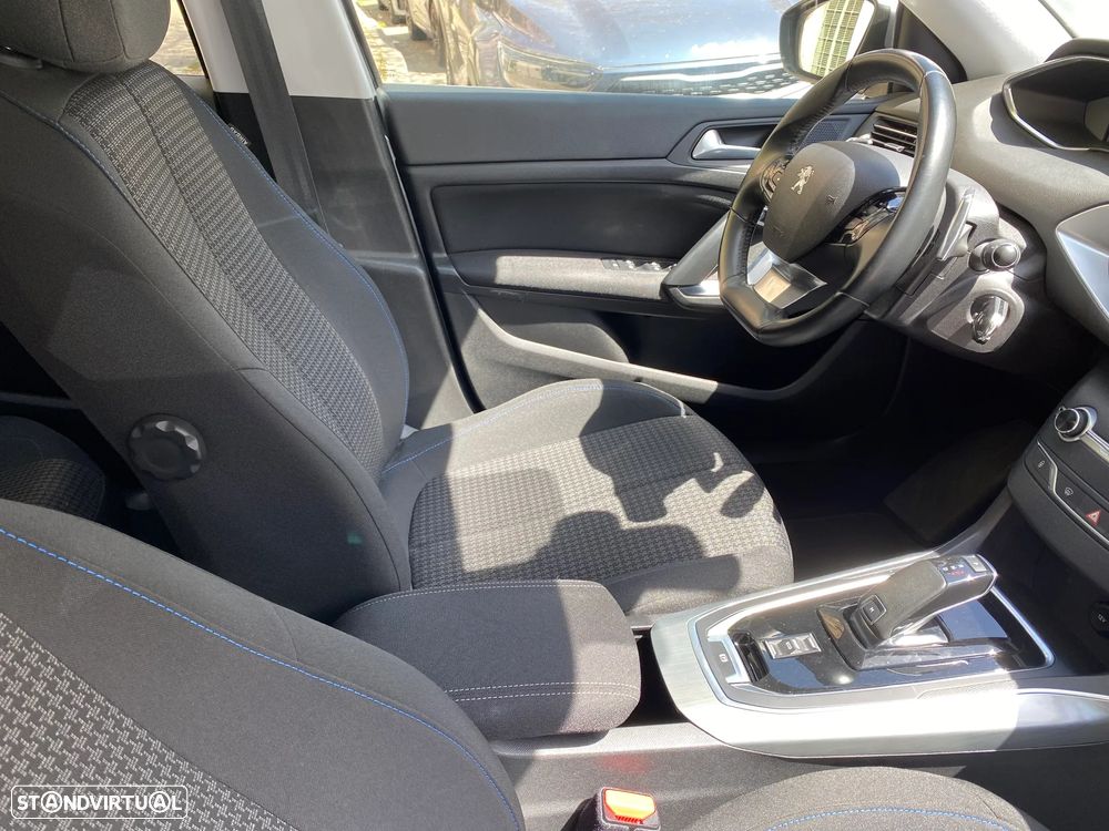 Peugeot 308 SW BlueHDi 130 EAT8 Style - 24