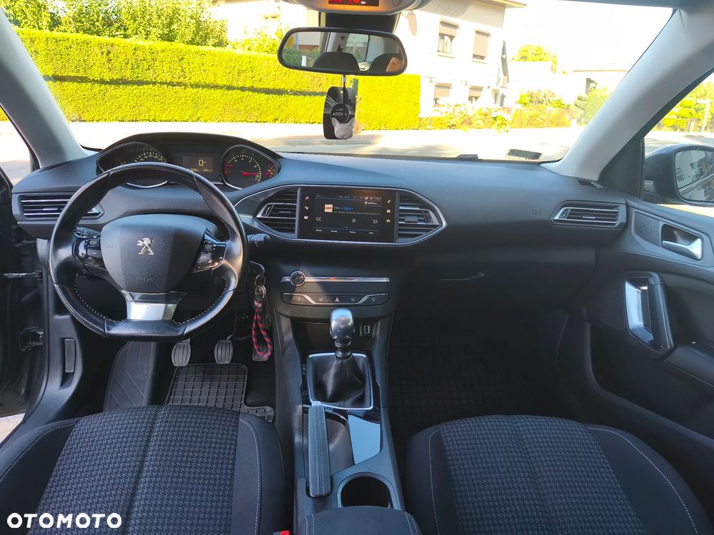 Peugeot 308 1.2 PureTech Allure S&S - 12