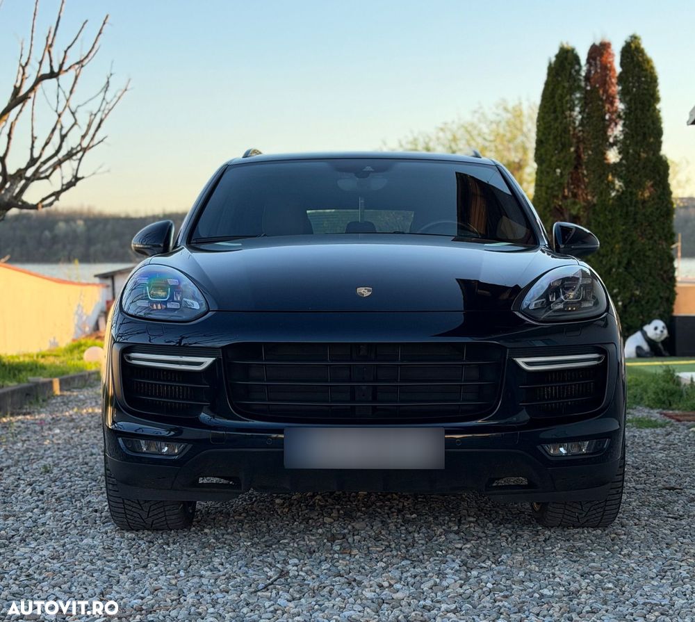 Porsche Cayenne - 1