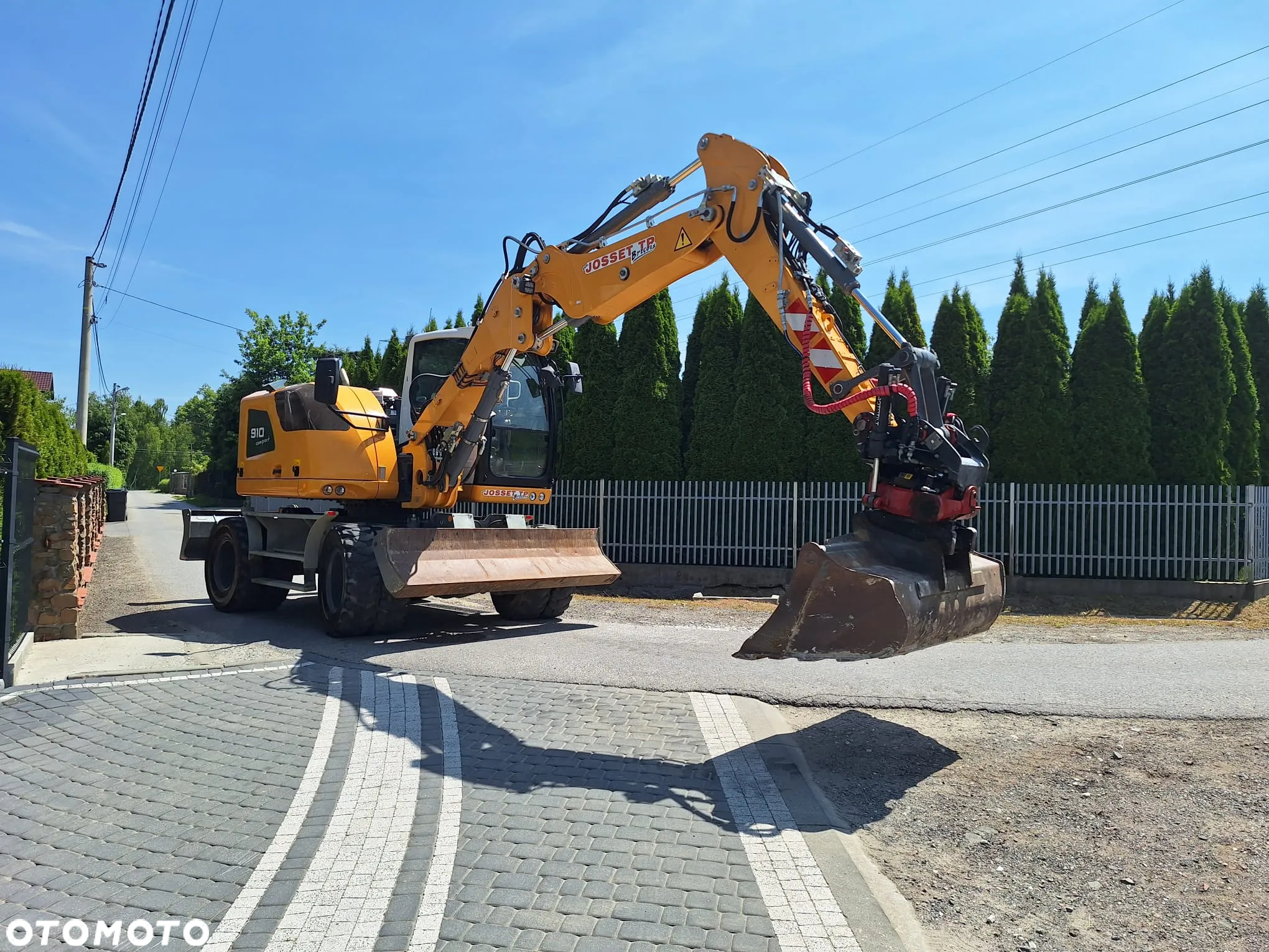 Liebherr A910 - 15