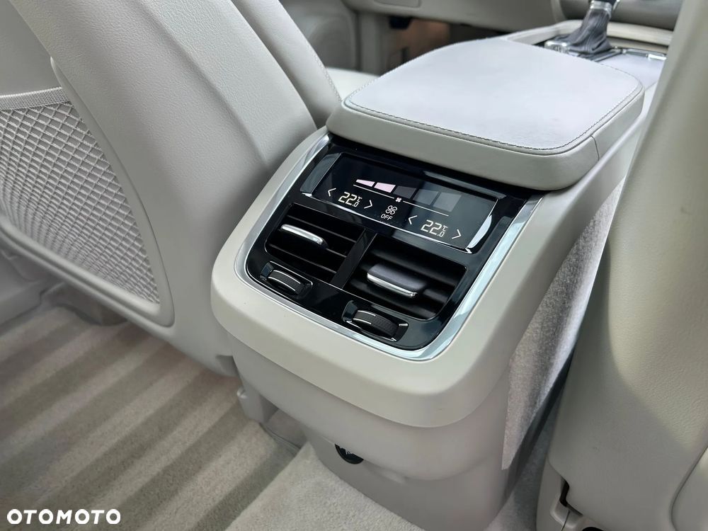 Volvo XC 90 D5 SCR AWD Inscription 7os - 37