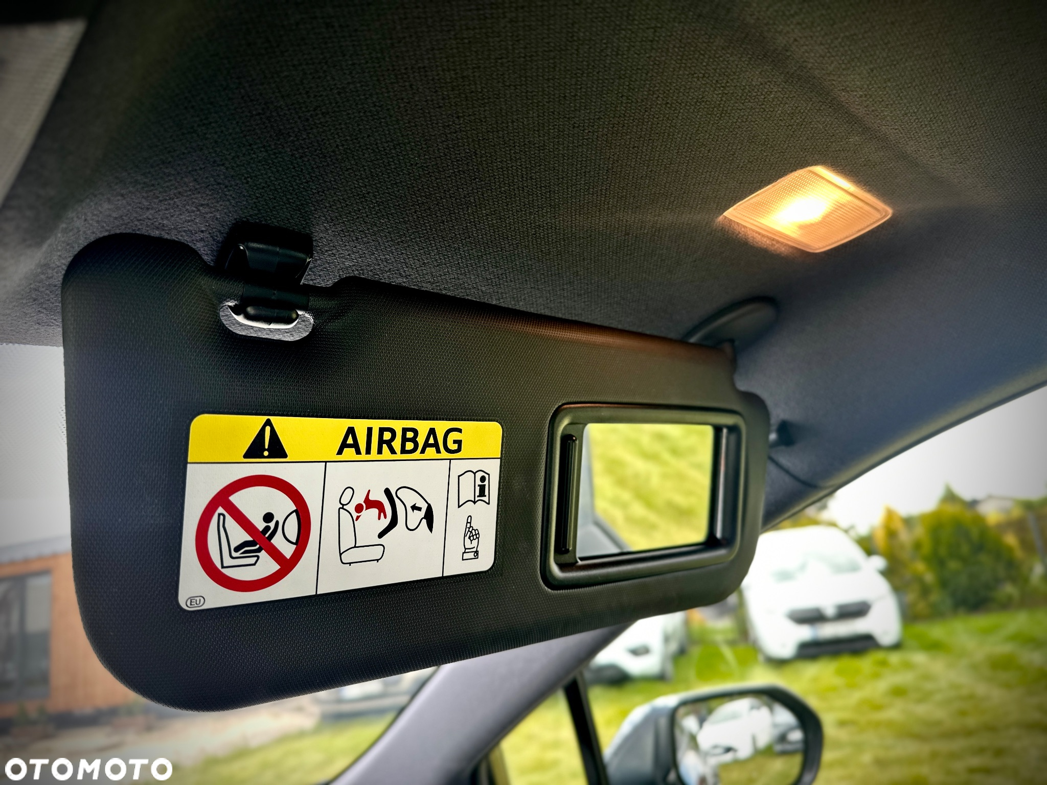 Toyota Corolla 1.8 Hybrid Comfort - 28