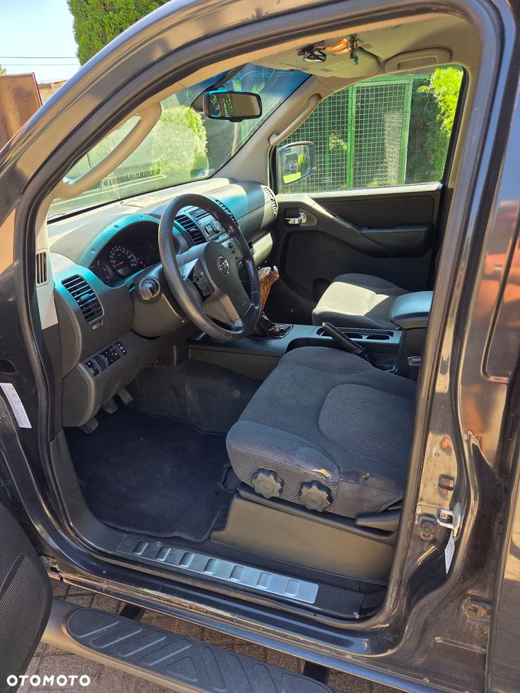 Nissan Navara 2.5 D LE - 9