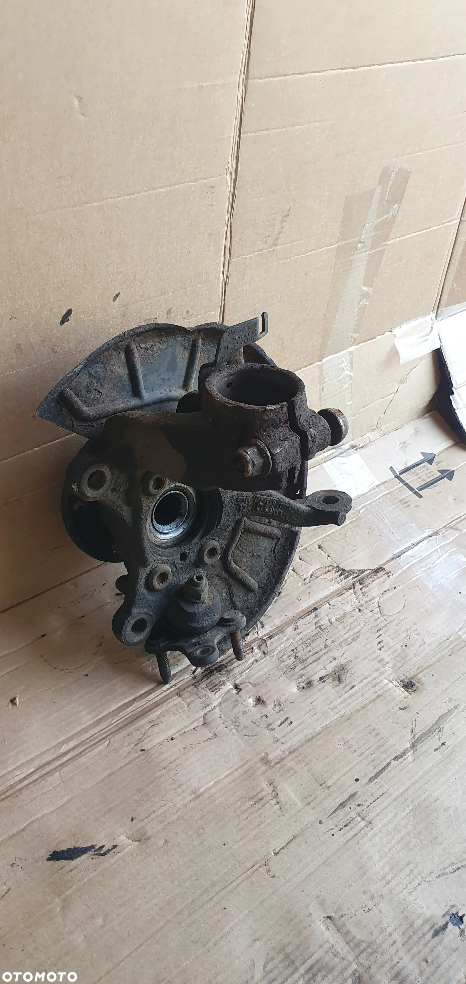 Zwrotnica piasta prawy przód przednia VW Touran 1T0 1.9 TDI - 8