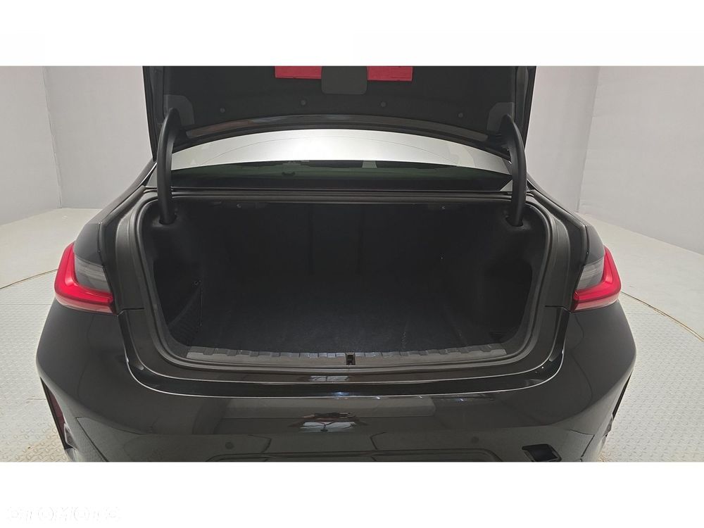 BMW Seria 3 320d xDrive M Sport - 24
