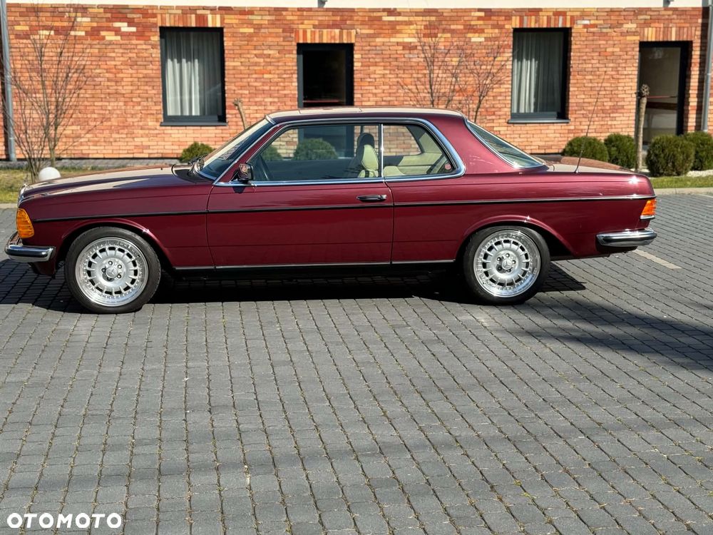 Mercedes-Benz W123 - 2