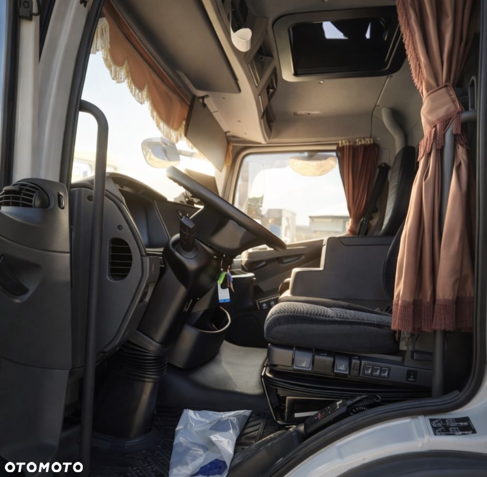 Mercedes-Benz ATEGO 818 / DMC 7.499kg / Euro 6 / Automat / Sypialka / Webasto / Klima / Izoterma + Winda - 12