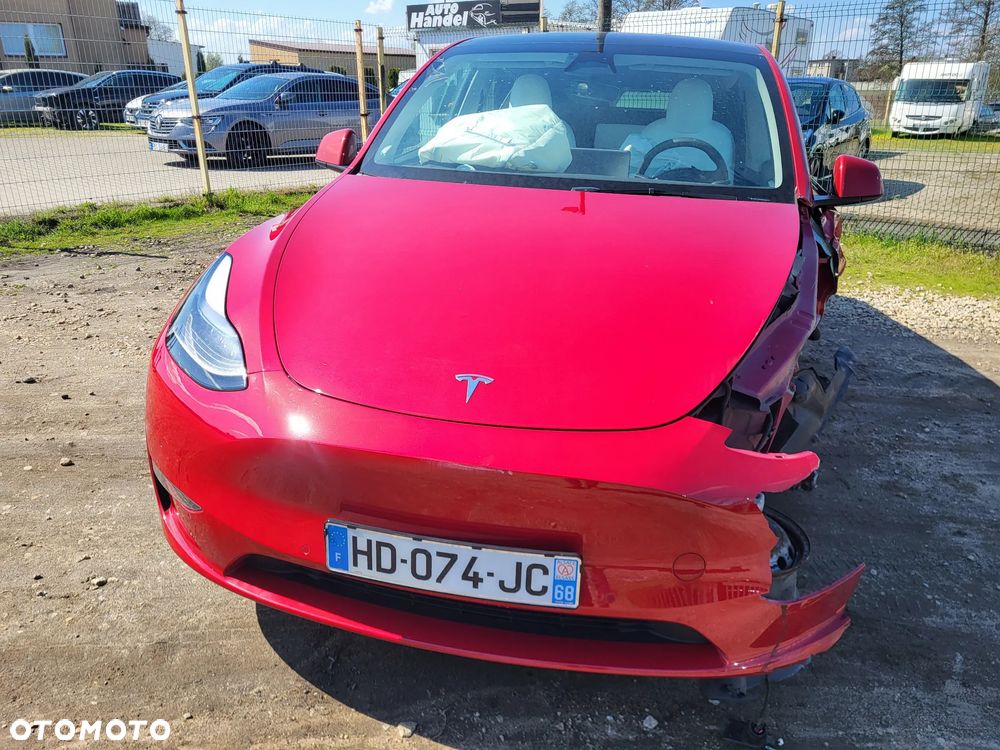 Tesla Model Y - 25
