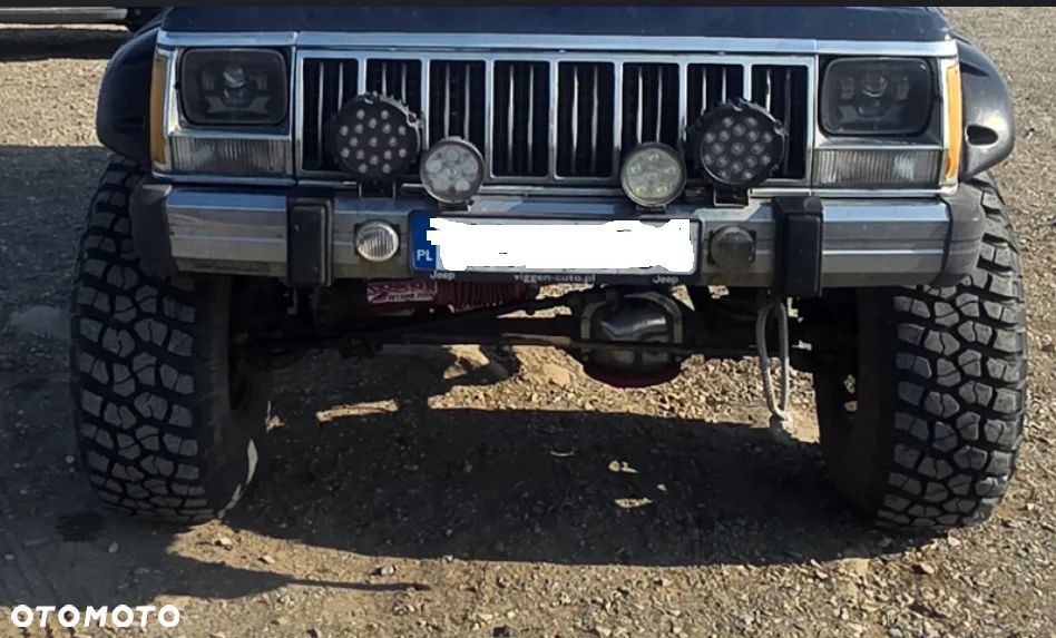 Jeep Cherokee - 25