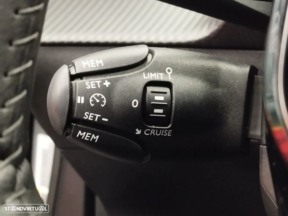 Peugeot 2008 1.2 Hybrid Allure e-DCS6 - 23