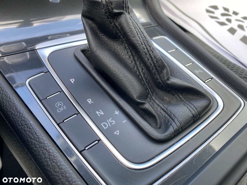 Volkswagen Golf - 28