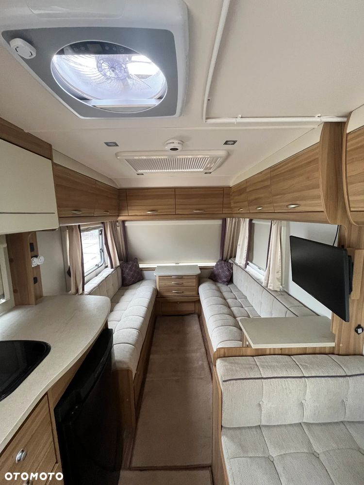 Elddis Xplore 530 - 12